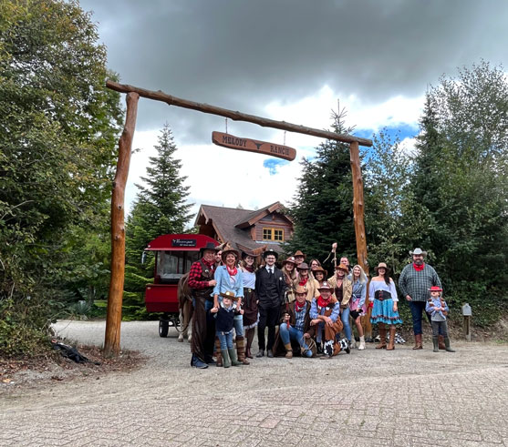 groep verkleed in westernstijl
