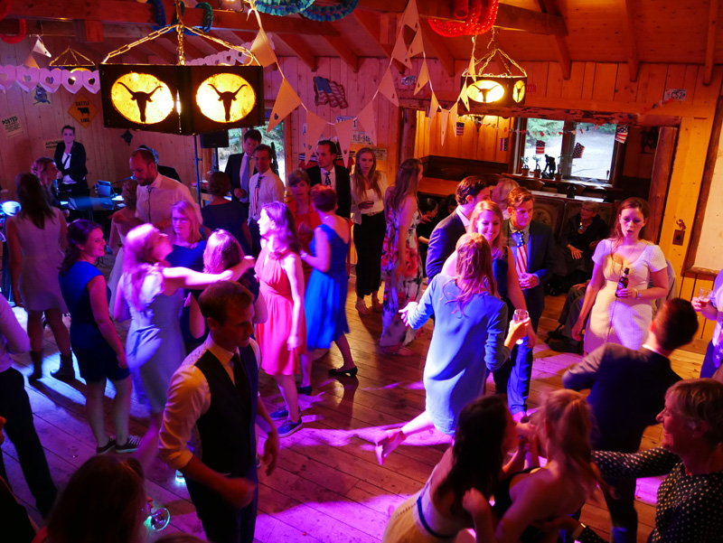 huwelijk in saloon melody ranch